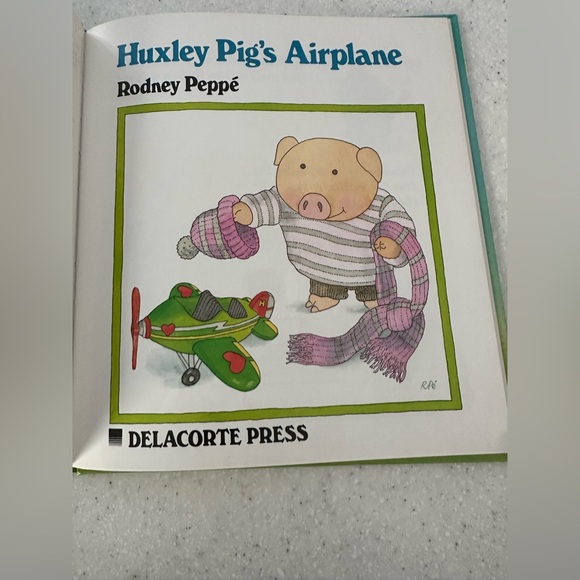 Huxley Pig's Airplane. Rodney Peppé
Children’s Hardcover Book Vintage - Picture 6 of 12
